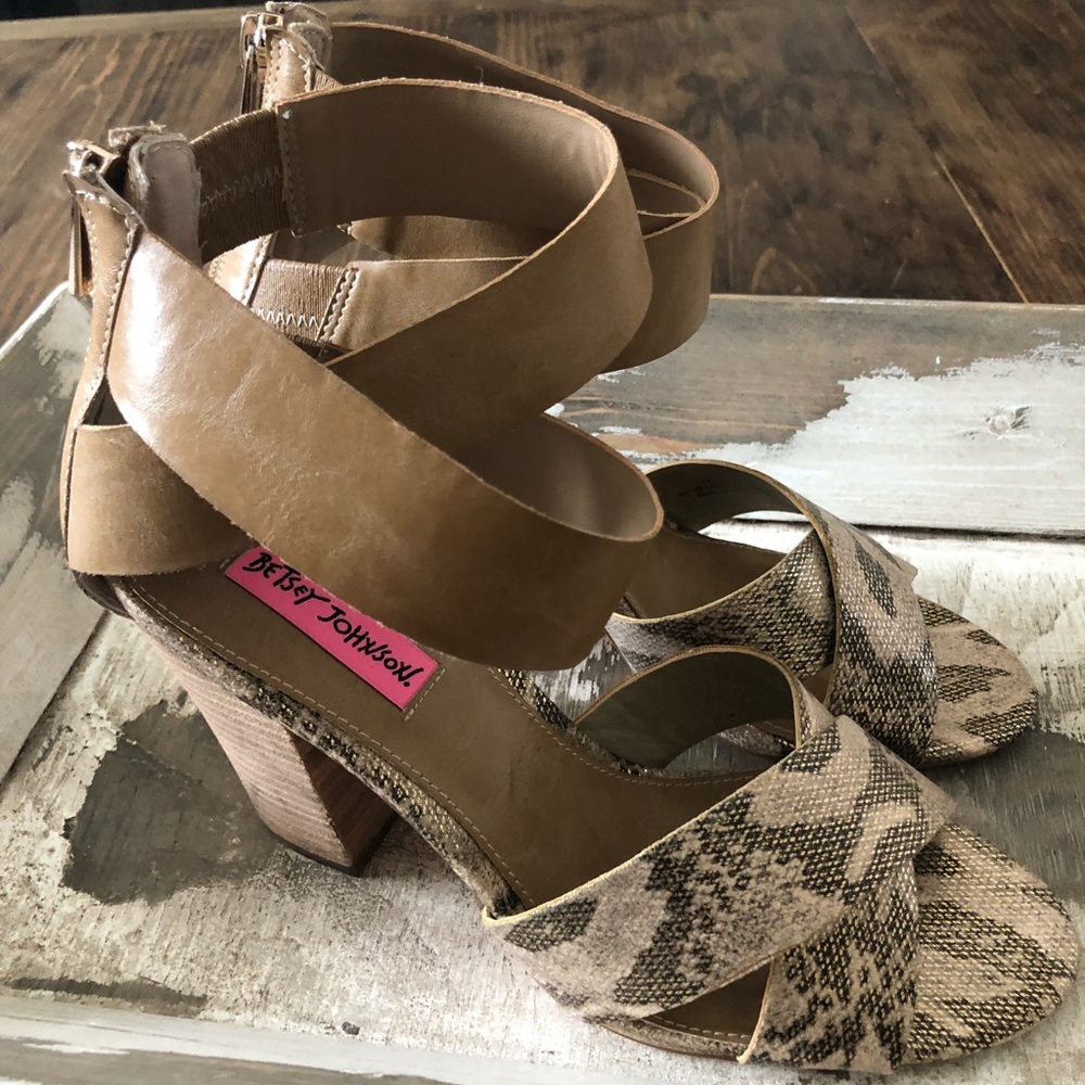 Betsey Johnson heels size 8